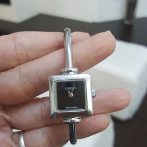Authentic Gucci 1900L Ladies watch